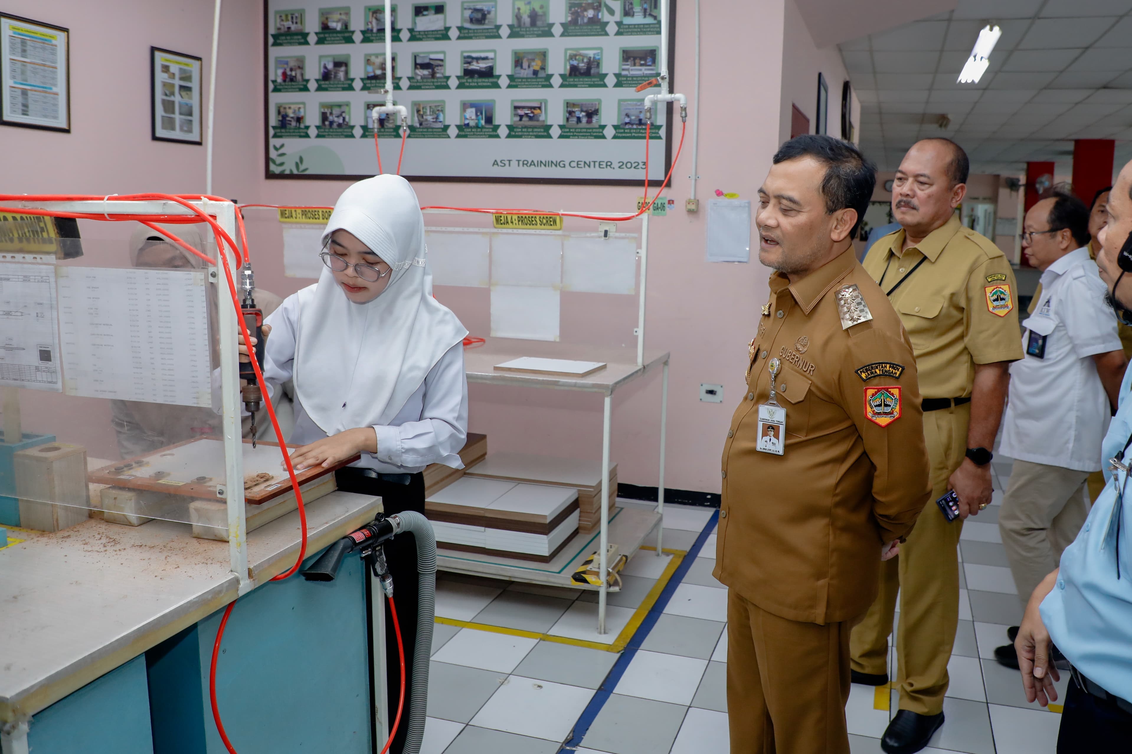 Dua Perusahaan Ini Didatangi Gubernur Ahmad Luthfi, Pastikan Tenaga Kerja Terima THR