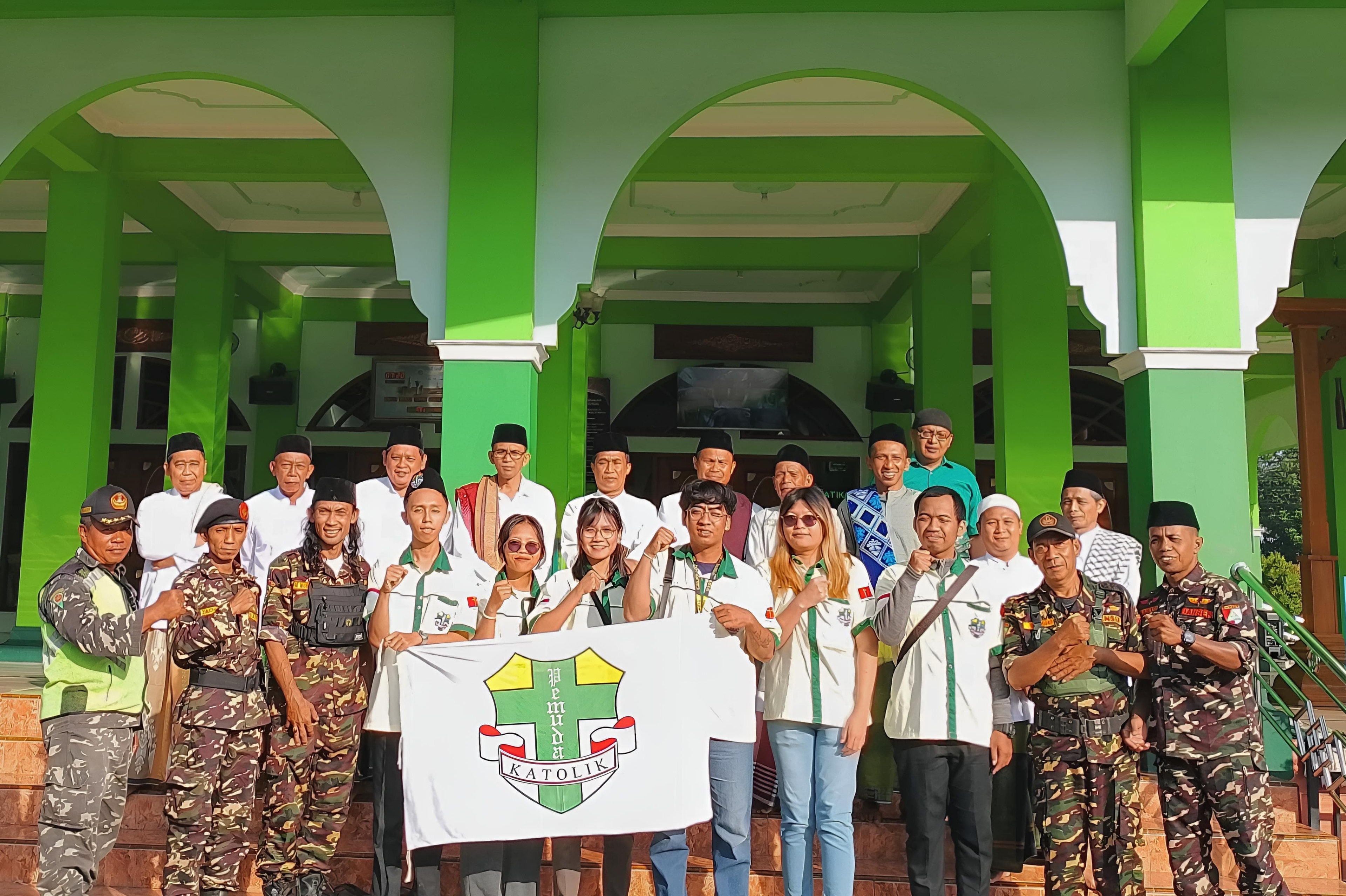 Semangat Toleransi: Kolaborasi Pemuda Katolik Komcab Kendal dan Banser Dalam Pengamanan Sholat Ied di Kendal