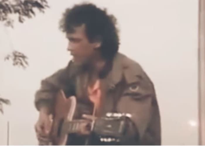 TERUNGKAP! PERJALANAN HIDUP FRANKY SAHILATUA: DARI PENGAMEN JALANAN HINGGA LEGENDA MUSIK INDONESIA!