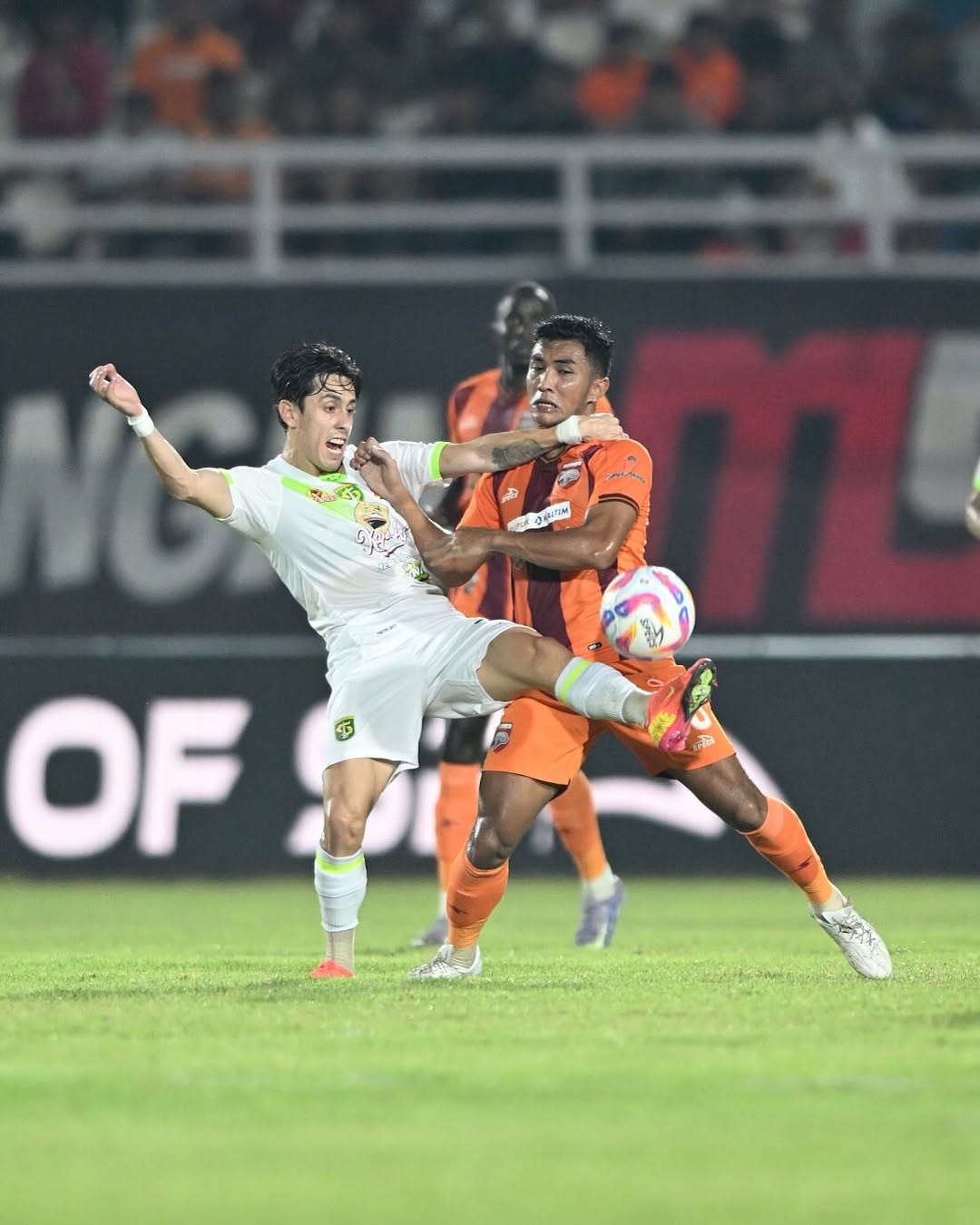 Drama VAR dan Kartu Merah Warnai Imbang Borneo FC Kontra Persebaya di Pekan ke-33 Liga 1