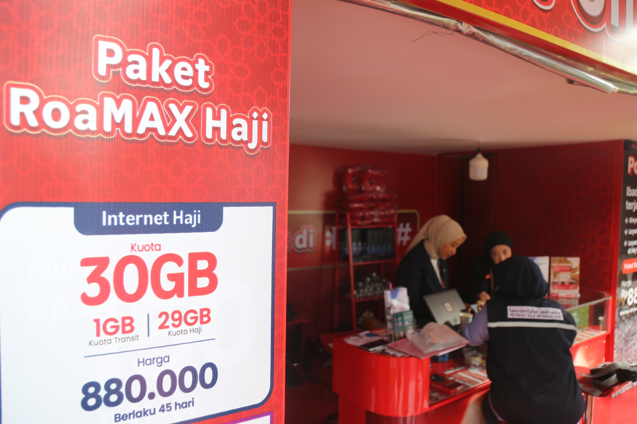 Sambut Gelombang 2 Jemaah Haji, Telkomsel Hadirkan Layanan Komunikasi Lengkap di Embarkasi Solo