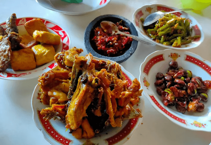 Solusi Perut Lapar! Cek 6 Pilihan Tempat Makan yang Ngetop di Sekitar Tempat Wisata Baturraden Purwokerto