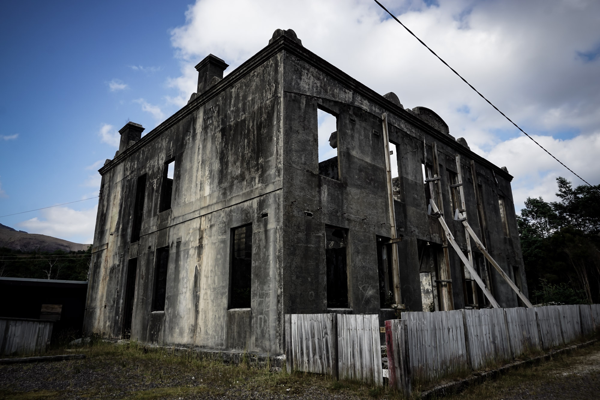 BIKIN MERINDING! Kota Hantu Linda di Tasmania, Australia Ini Simpan Kisah Pembunuhan Brutal di Hotel Horor!