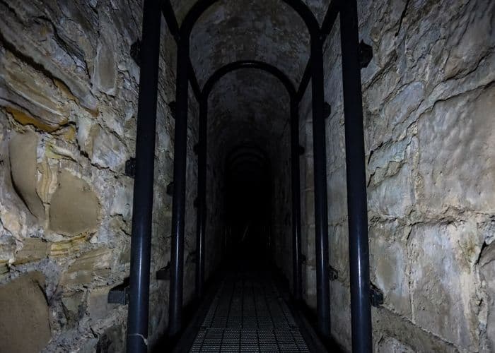 BIKIN MERINDING! Reruntuhan Tambang Batu Bara di Tasmania Ini Dijuluki Sarang Hantu Bekas Narapidana Paling Brutal! Berani Masuk ke Sel Isolasi Bawah