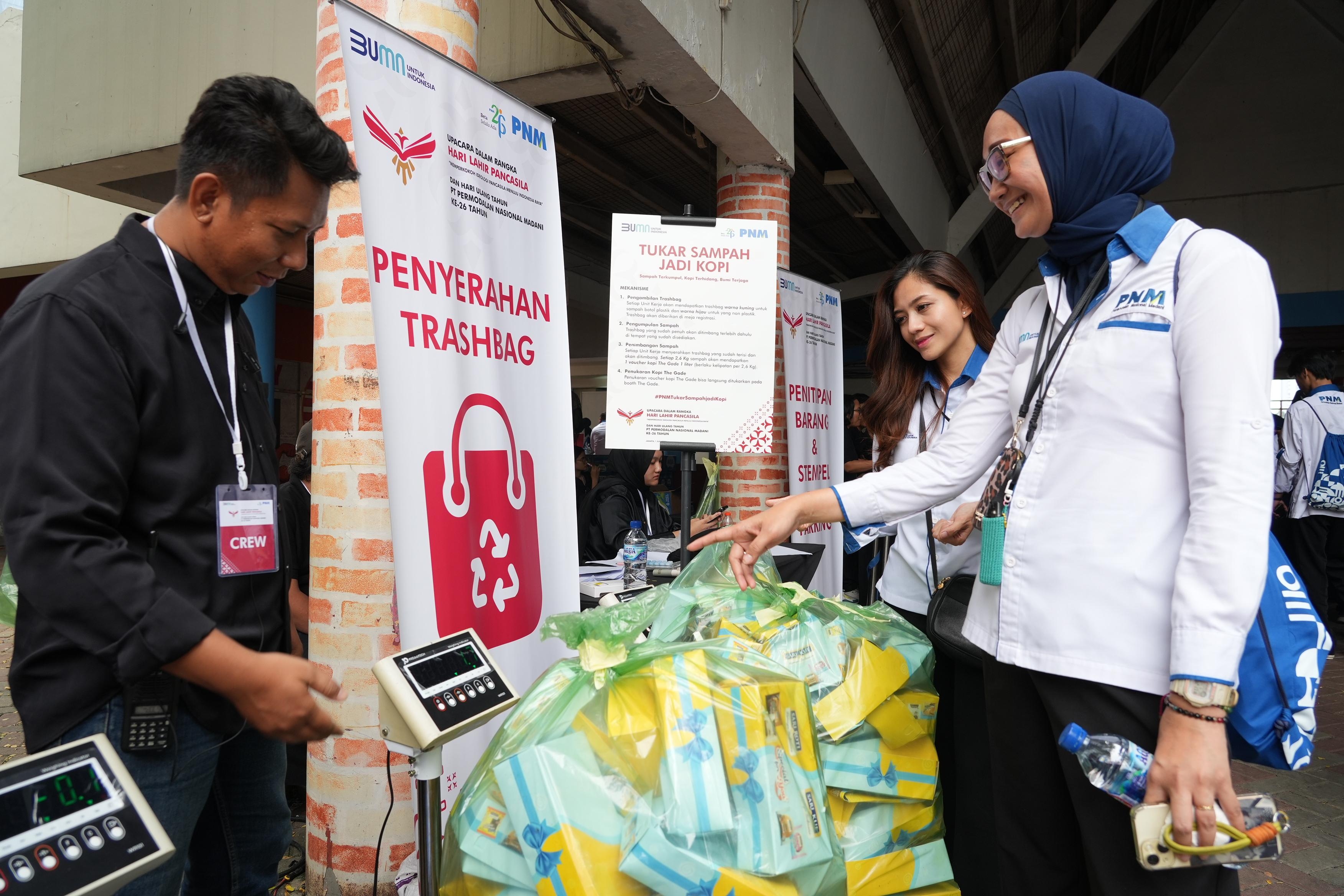 PNM Gelar Aksi Bersih-bersih Bersama 6.000 Karyawan, Dukung Pelestarian Lingkungan Lewat Bank Sampah
