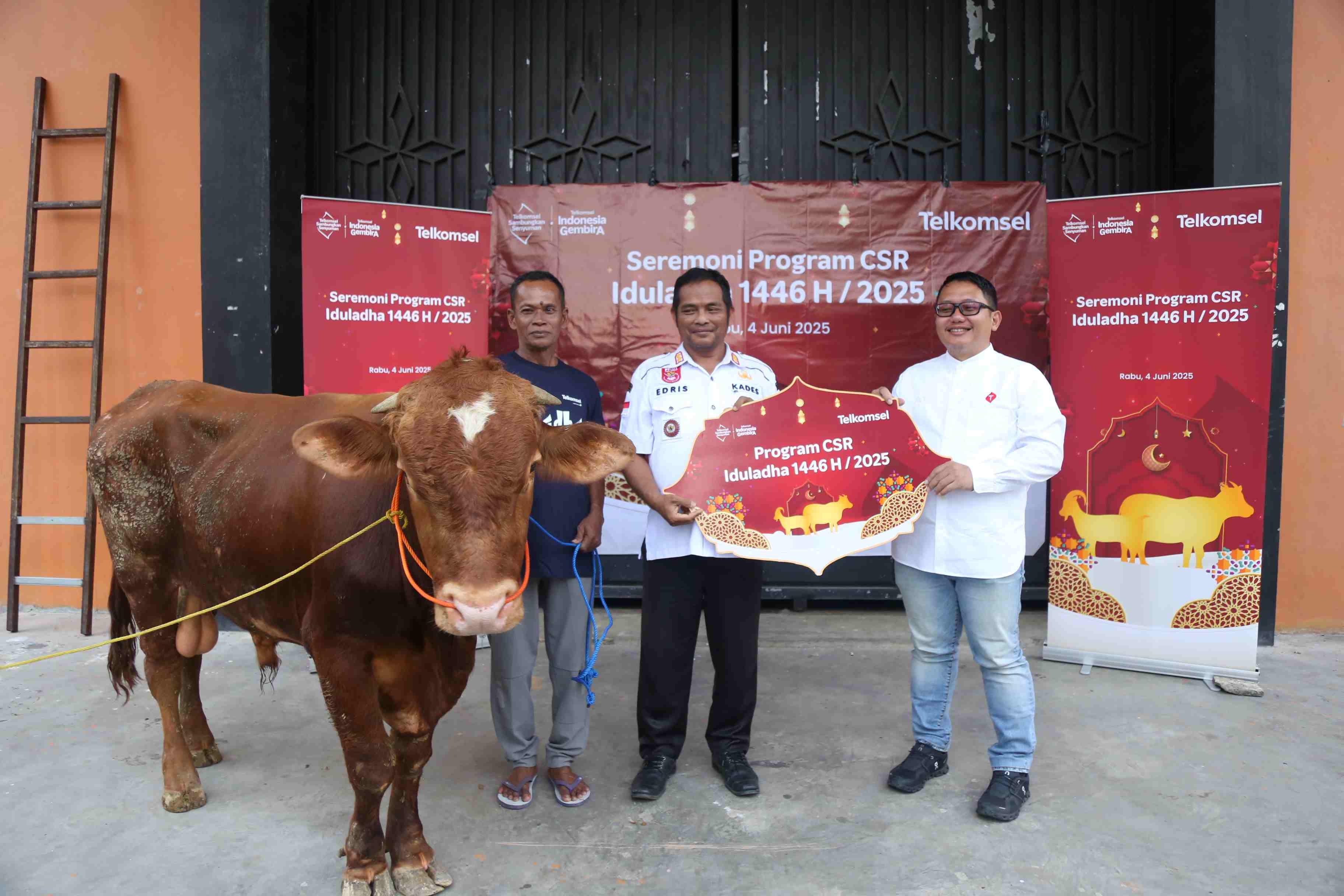 Telkomsel Salurkan Hewan Kurban di Lebih dari 600 Titik, Jateng - DIY Terima 41 Hewan Kurban untuk Sambungkan Senyuman Iduladha 1446 H