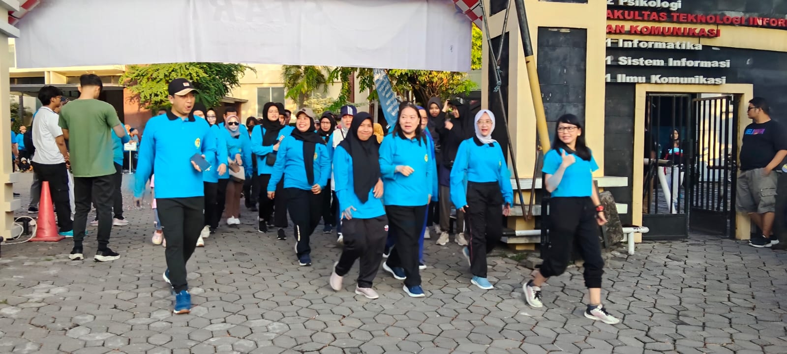 Ratusan Peserta Ikuti Jalan Sehat Dies Natalis Ke-38 USM,Rektor: Kampus Unggul Berkat Kerja Keras Seluruh Civitas Akademika