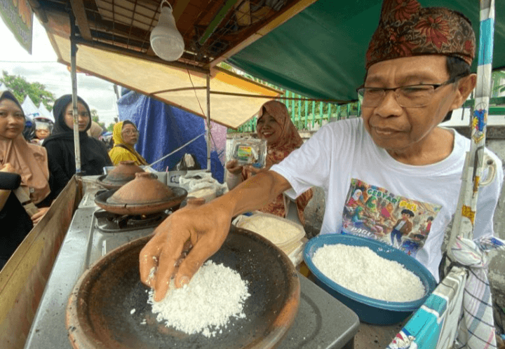 Mencicipi Jajanan Tradisional Intip Ketan Khas Kudus, Kuliner yang Sekarang Mulai Langka