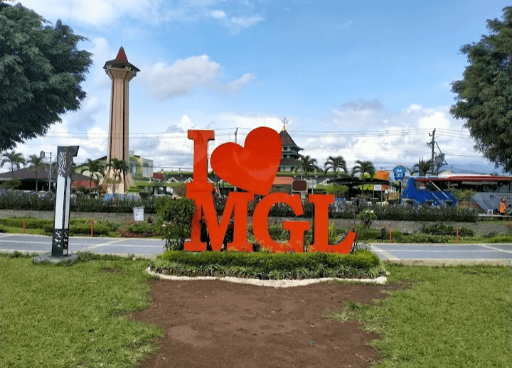 Wisata Murah di Alun-Alun Kota Magelang, Lokasi Strategis Banyak Tempat Jajan Kulinernya