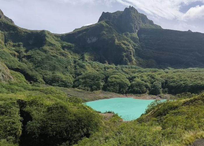 BIKIN KAGET! Jalur Pendakian Gunung Kelud Ini Punya Jembatan Neraka serta Pemandangan Kawah Paling Epic! Wajib Kamu Coba!