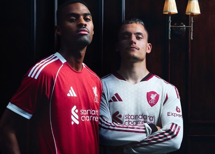 GEMPAR! Jersey Adidas Liverpool 2025/2026 Resmi Rilis, Nomor 7 Pindah ke Pemain Mahal Ini! Siap-Siap Bikin Rekor Baru?