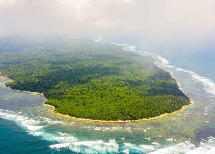 OMBAKNYA BIKIN MERINDING! Ini Alasan Pantai Plengkung Disebut G-Land, Surga Surfing Terbaik Setelah Hawaii!