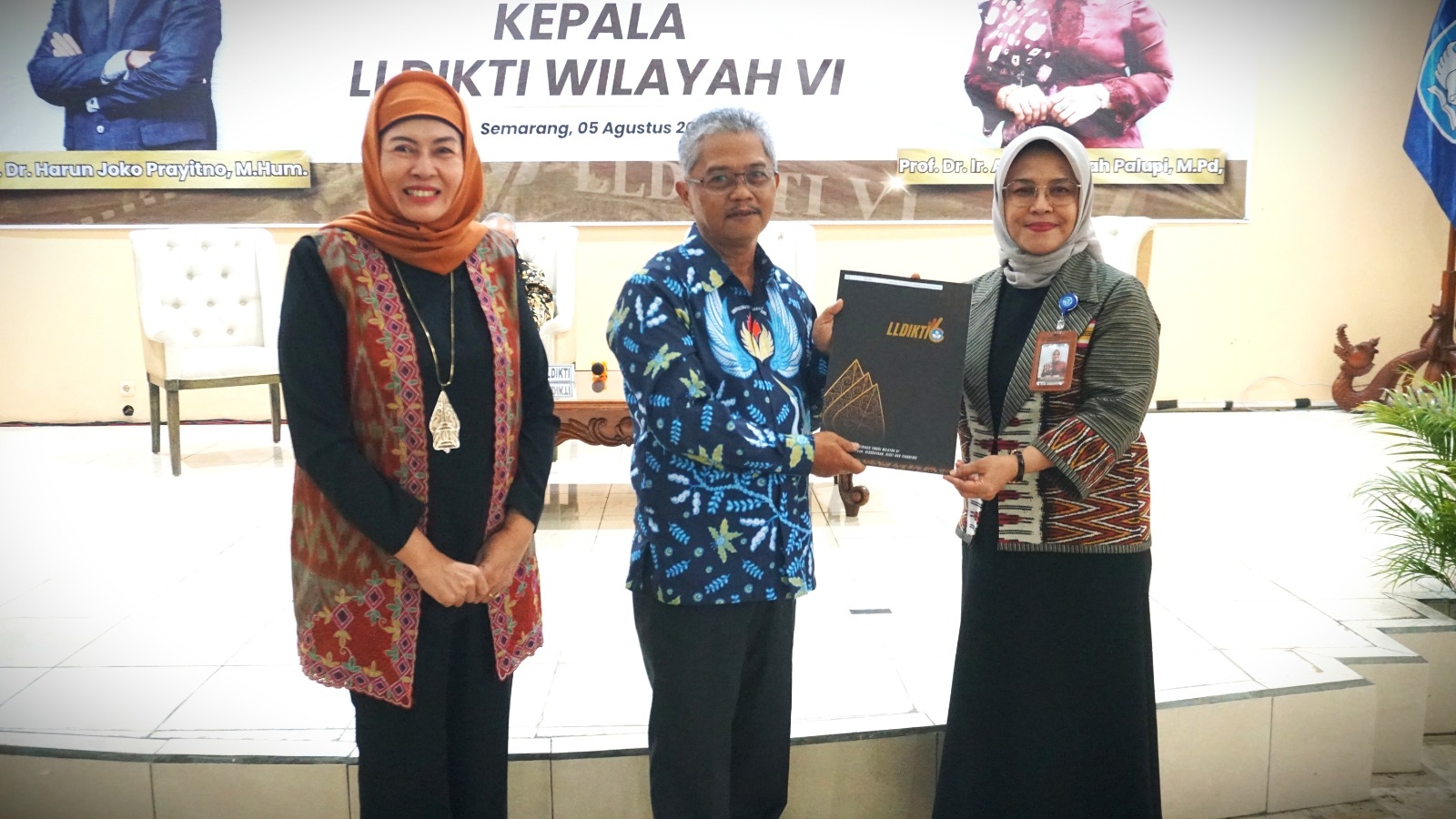 Wiyaka, Dosen UPGRIS Terima SK Guru Besar Bidang Asesmen Bahasa Inggris