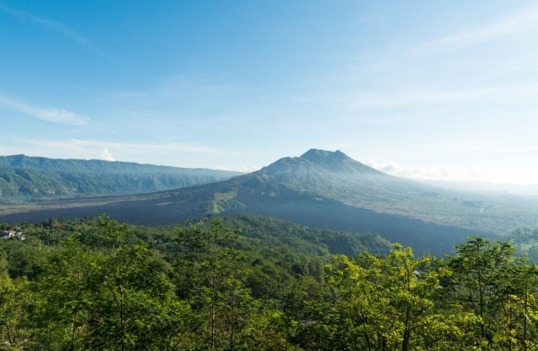 PENDAKI PEMULA WAJIB BACA! Ini 5 Gunung Tektok di Jawa Barat yang Cocok Buat Latihan, Ada yang Cuma 45 Menit Sampai Puncak!