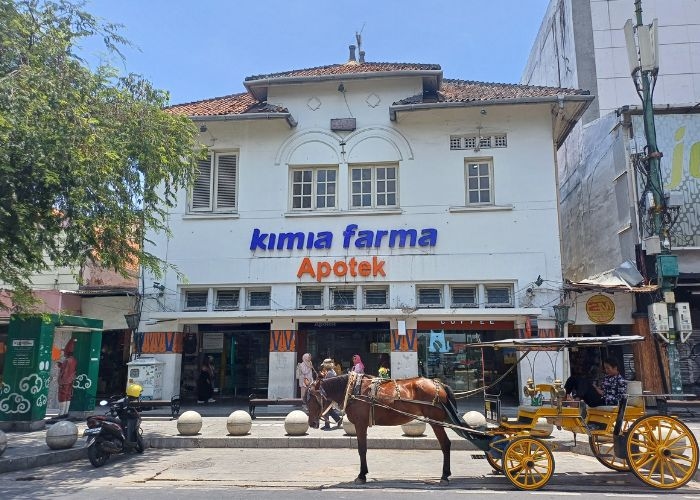 Terkuak! Kisah Sejarah di Balik Gedung Tua di Malioboro yang Kini Jadi Apotek Kimia Farma!