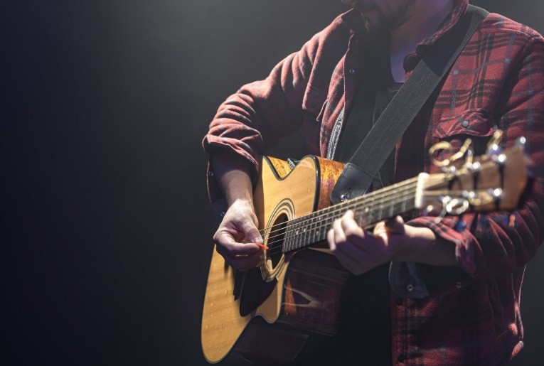 GAK PAKE GALAU! Ini 7 Lagu Bahagia yang Terbukti Ilmiah Bikin Mood Naik Seketika!