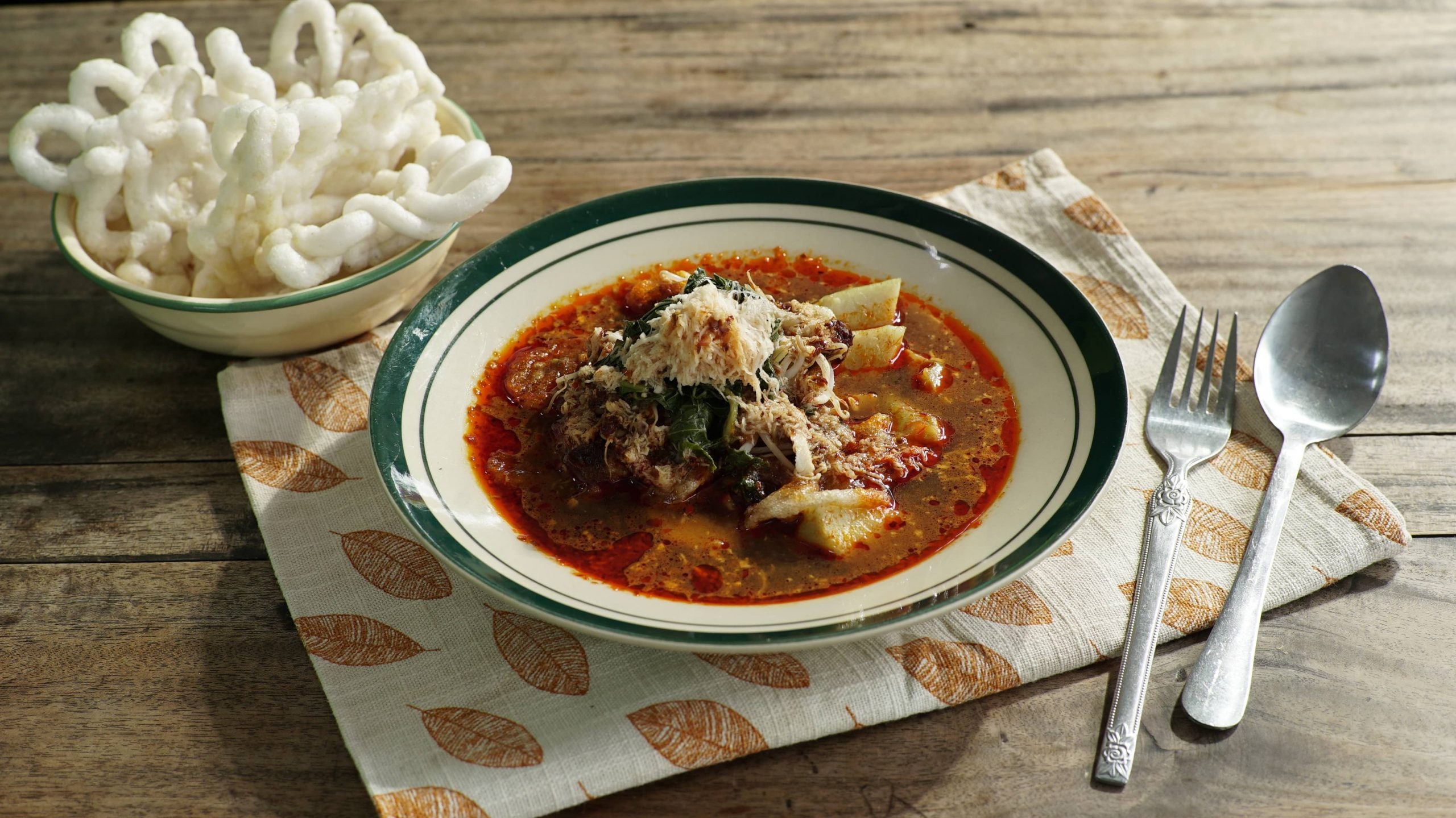 KULINER DENGAN KISAH MISTERIUS! Ini Dia Docang, Sarapan Legendaris Cirebon Kesukaan Para Wali Songo!