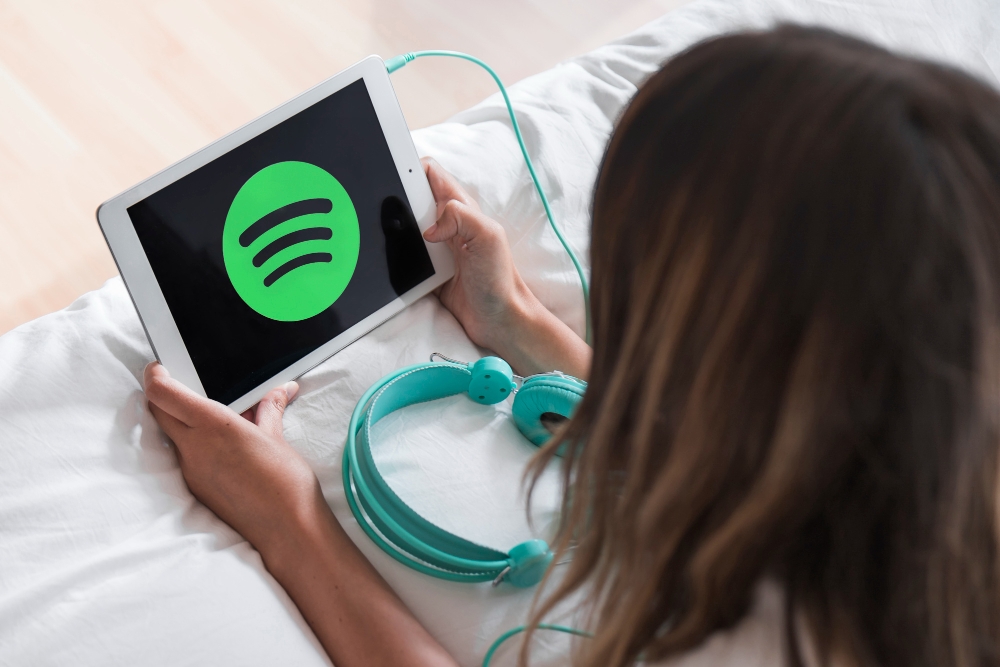 JANGAN LEMAS! Ini 5 Playlist Lagu Spotify Terbaik yang Bikin Harimu Langsung Semangat!
