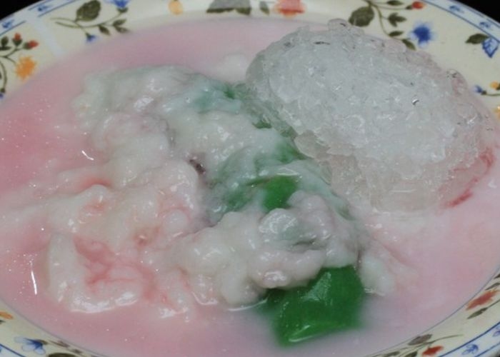 Bukan Cuma Segar! Ini Sejarah dan Kisah Unik di Balik Kuliner Es Pisang Ijo Khas Makassar!