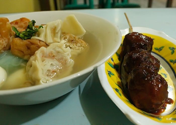 BIKIN NGILER! Cuma Nambah Rp10 Ribu, Bakso Cak Man, Kuliner Bakso Terkenal di Malang Ini Punya Menu Rahasia yang Bikin Ketagihan!