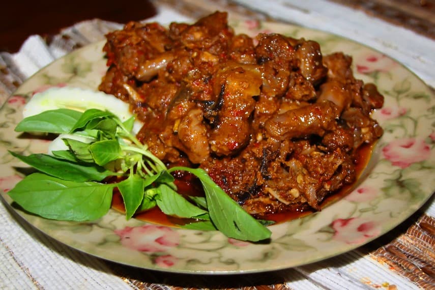 MAU KE TORAJA? MAMPIR DULU! Cicipi Nasu Palekko, Kuliner Bebek Pedas Legendaris yang Bikin Nagih!