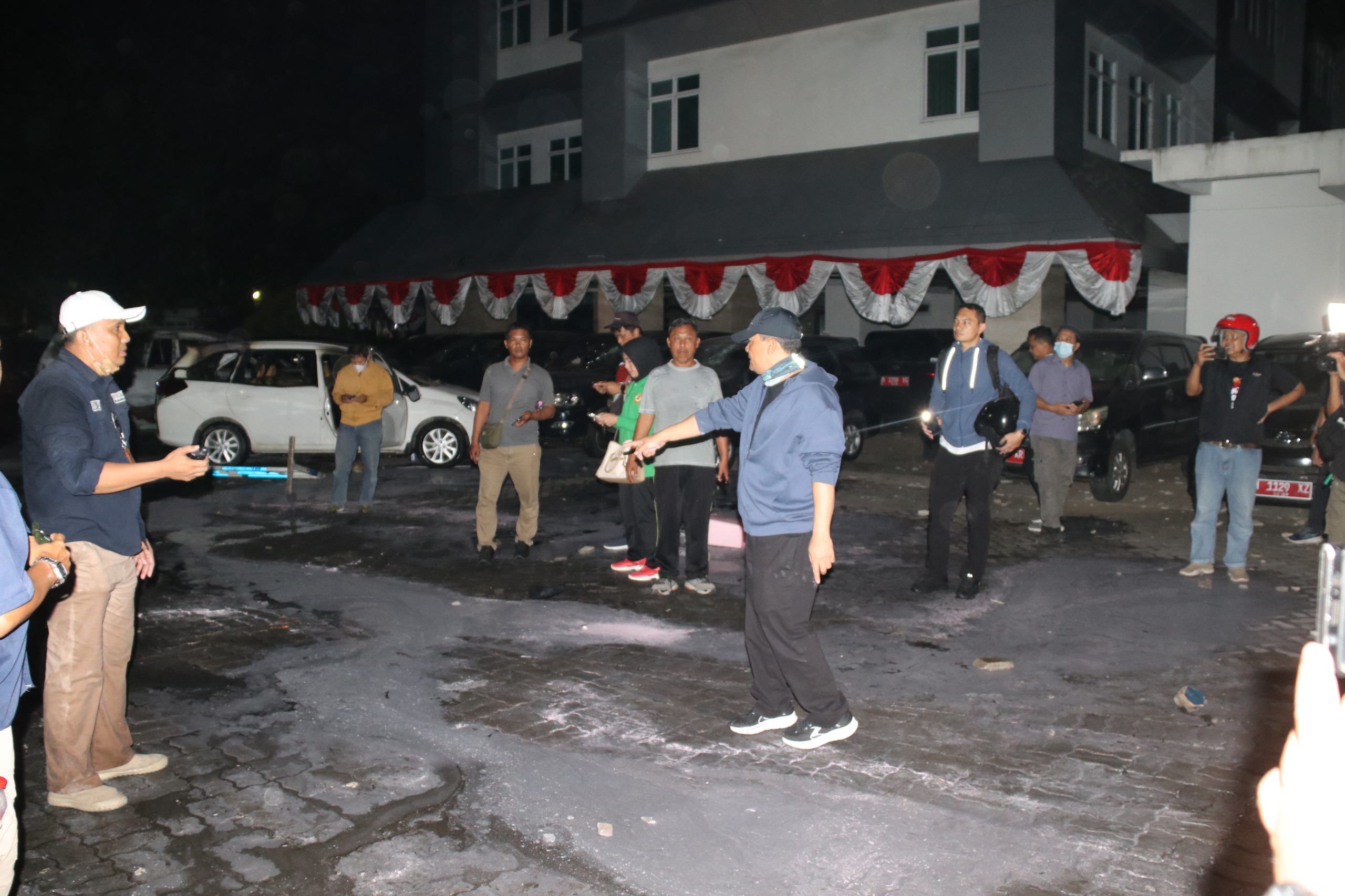 Demo di Semarang Ricuh, Tiga Mobil dan Kantin Terbakar di Kantor Pemprov Jateng