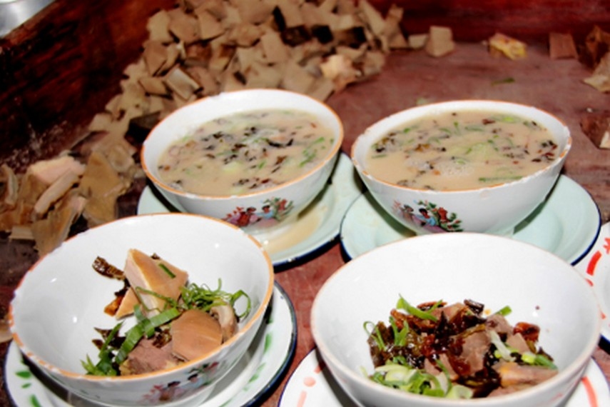 JANGAN KAGET! Cuma Rp 6.000, Kuliner Coto Makassar Legendaris di Sini Bikin Mahasiswa dan Warga Ketagihan!