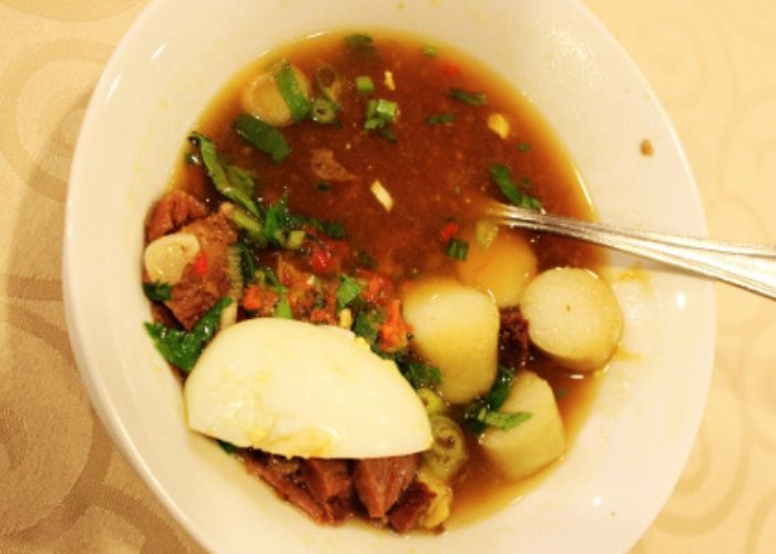 Jangan Ngaku Pernah ke Surabaya Kalau Belum Coba Soto Sulung yang Rasanya Ajaib Ini! Rahasia Kelezatannya Bikin Geger Penikmat Kuliner!