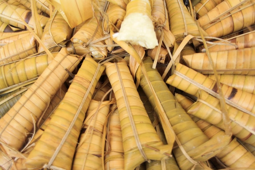 Gak Cuma Lontong! Ini Dia Lepet, Jajanan Tradisional yang Bikin Kangen, Dibungkus Pakai Daun Kelapa Muda!