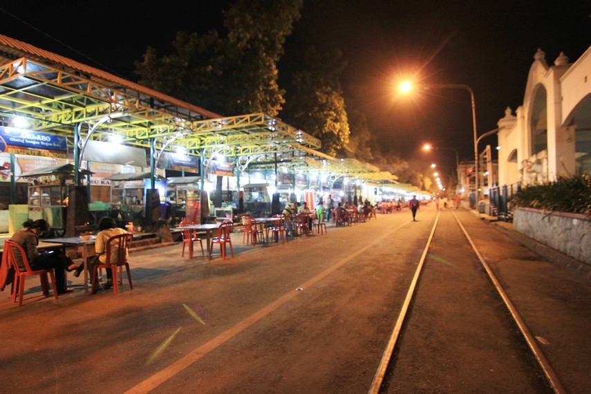 Jangan Ngaku Pecinta Kuliner kalau Belum ke Galabo! Pusat Kuliner Legendaris di Solo, Malam Hari Langsung Berubah Jadi Surga!