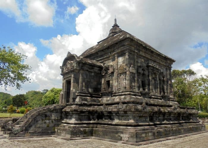 Heboh! Misteri Candi Banyunibo, Candi Budha Unik yang Punya Rahasia Dewi Pelindung Anak-Anak!