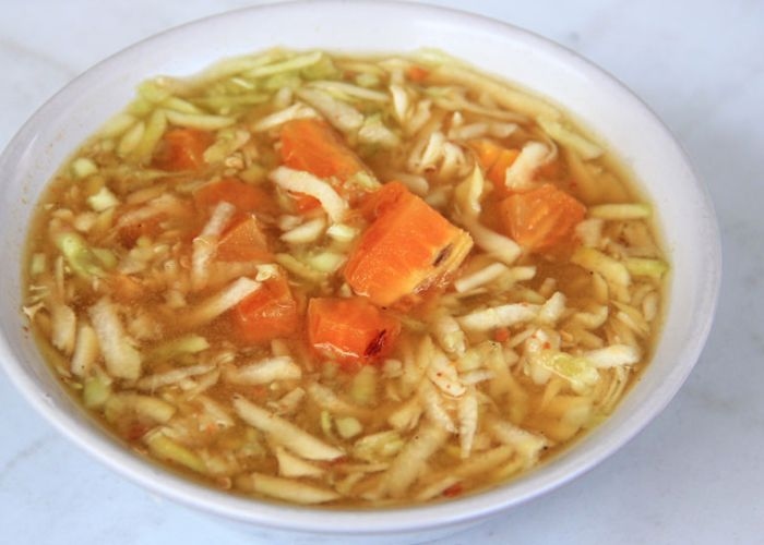 Bukan Rujak Biasa! Rujak Gobet Malang, Kuliner Legendaris yang Bikin Lidah Bergoyang dan Hati Senang!