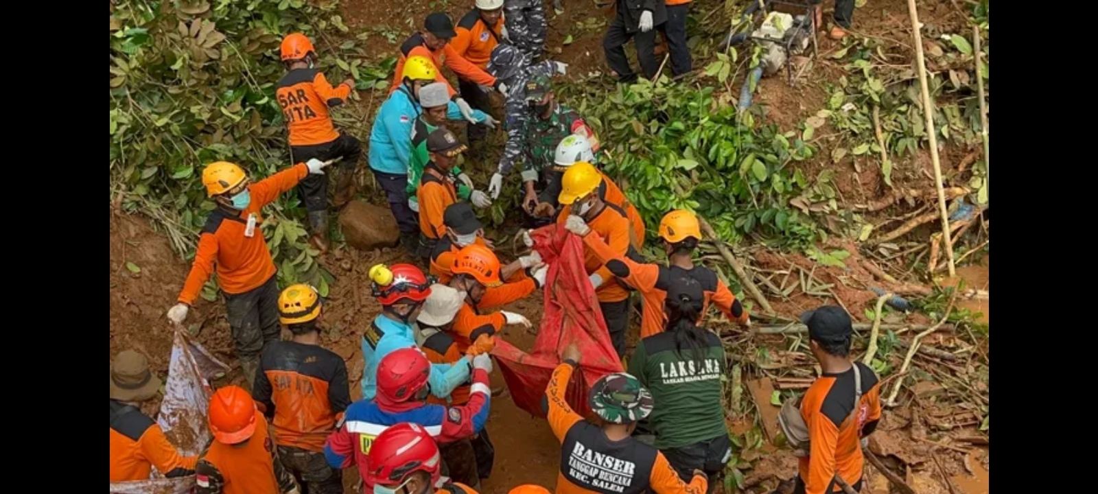 Bagana Ansor Cilacap Intens Lakukan Evakuasi Korban Longsor Majenang, 16 Korban Dikabarkan Tutup Usia