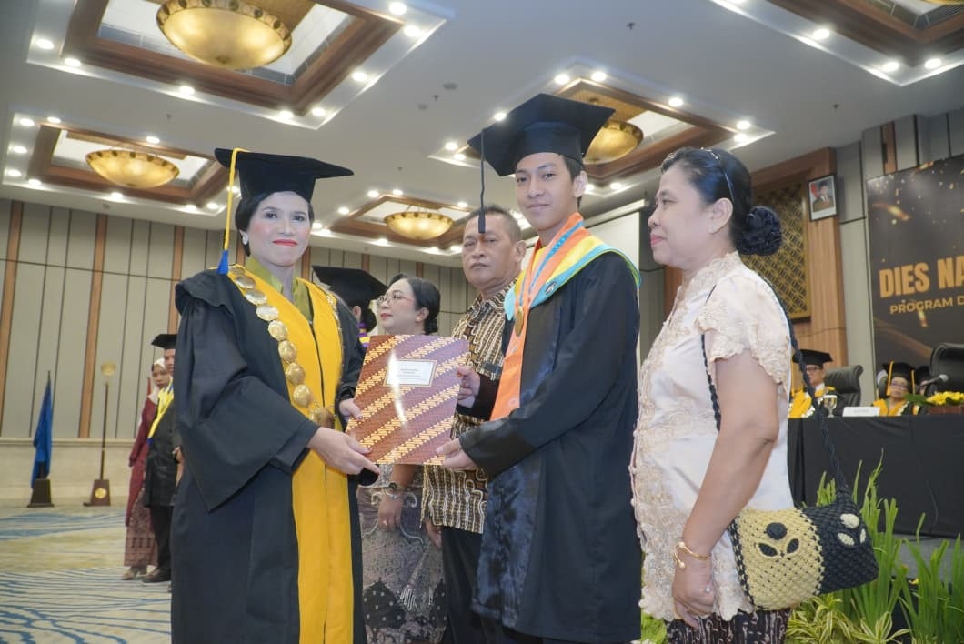Stiepari Wisuda 303 Lulusan, Komitmen Cetak Generasi Kreatif dan Berdaya Saing Global