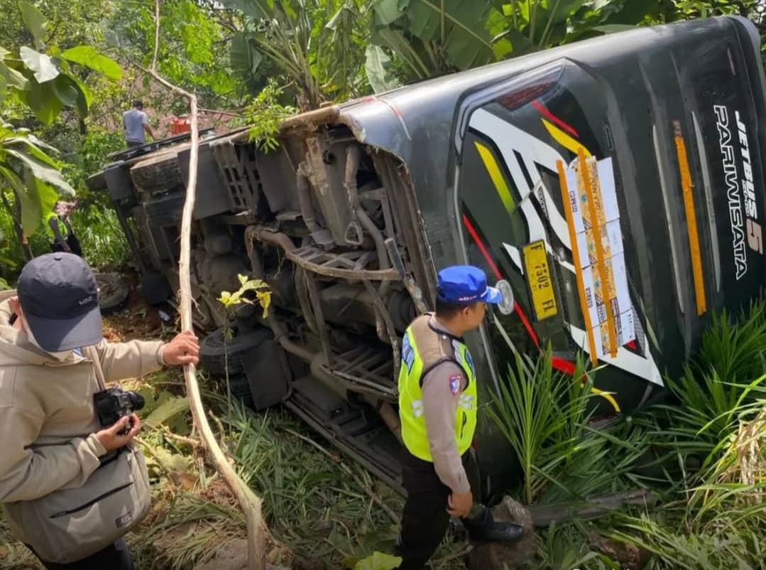 Rem Blong, Bus Peziarah Kecelakaan di Turunan Letter S Dawe Kudus, Semua Penumpang Selamat