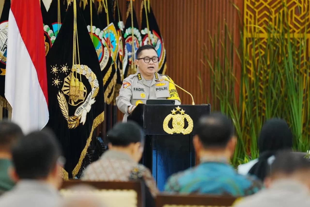 Berantas Kejahatan Transnasional, Polri Tangkap dan Serahkan 14 Buron Interpol Red Notice