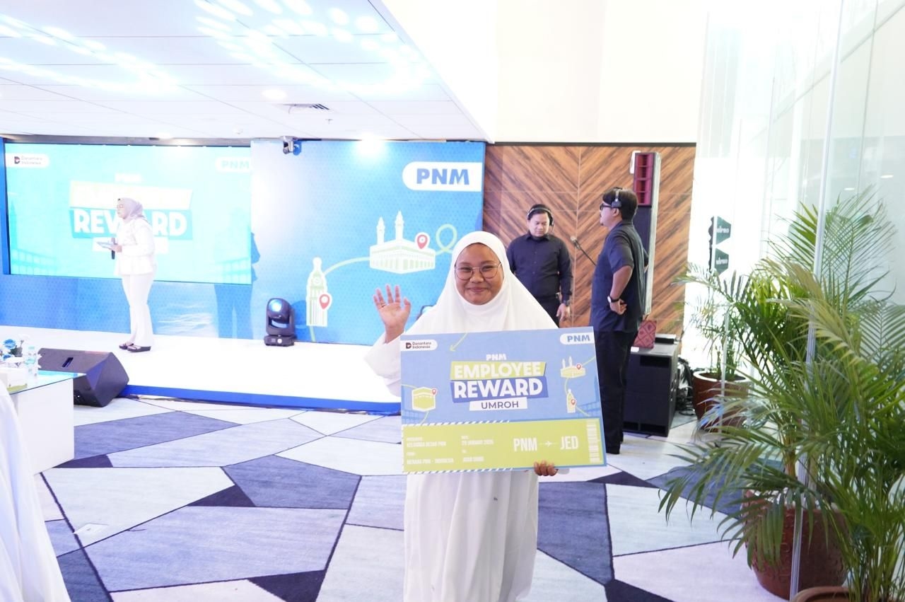 Dulu Bantu Ibu Bungkus Nasi Jam 3 Pagi, Kini Jeni Berangkat Umrah Berkat PNM Mekaar