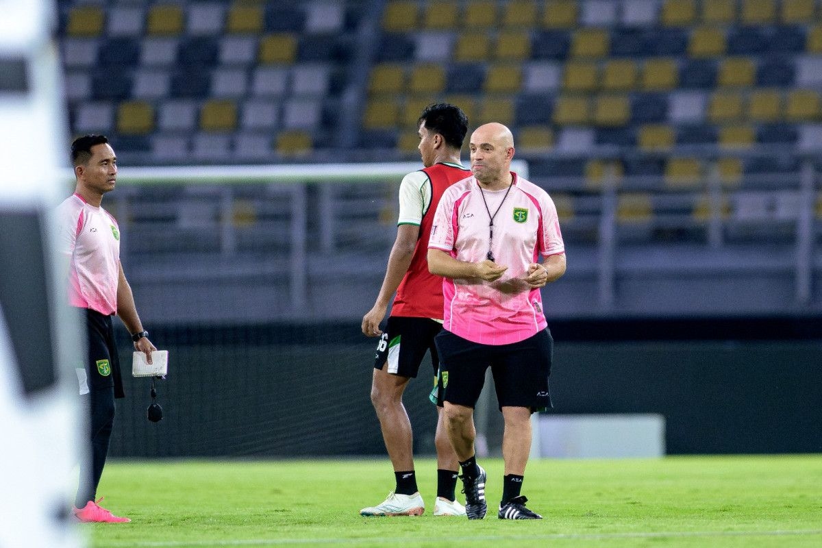 Anti CLBK di GBT! Bernardo Tavares Tegaskan Profesionalisme Saat Persebaya Surabaya Hadapi PSM Makassar